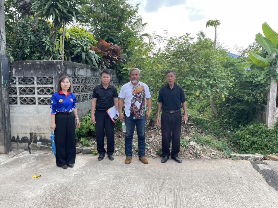 นายถนอม  สมผล  นายกเทศมนตรีตำบลงิ้วด่อน  มอบหมายให้นายปิยะ  โคตรผาย  รองนายกเทศมนตรี พร้อมด้วย นายทรงศักดิ์ ทรงเหล็กสิงห์ ผู้อำนวยการกองช่าง  นางสาววัลยา  ต้นวงค์  หัวหน้าฝ่ายปกครอง นายกอบสุข  ศรีมงคล  นิติกร  ออกตรวจสอบข้อร้องเรียนเรื่องถนนมีความชำรุดและออกตรวจสอบแนวเขตที่ดิน  หมู่ที่ 15 บ้านธาตุดุมเหล่าทัพ ตำบลงิ้วด่อน