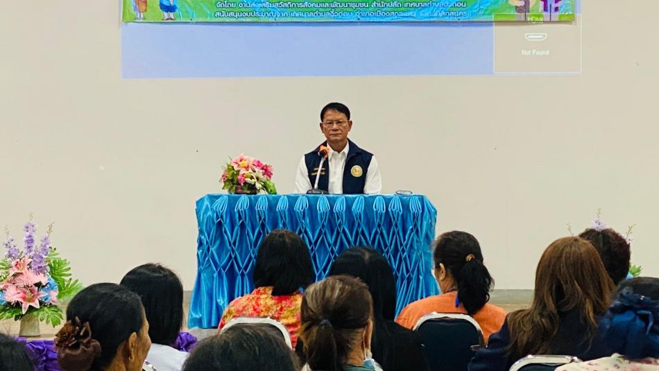 นายถนอม​ สมผล​  นายก​เทศมนตรี​ตำบลงิ้วด่อน​ พร้อมด้วยคณะผู้บริหาร​  ปลัดเทศบาล​ หัวหน้าสำนักปลัด​  เจ้าหน้าที่งานสวัสดิการเปิดโครงการฝึกอบรมเพื่อพัฒนาศักยภาพผู้สูงอายุตำบลงิ้วด่อน ประจำปีงบประมาณ พ.ศ. 2569 “กิจกรรมฝึกอบรม และการศึกษาดูงานเพื่อพัฒนาคุณภาพชีวิตผู้สูงอายุ” ณ อาคารศูนย์พัฒนาคุณภาพชีวิตและส่งเสริมอาชีพผู้สูงอายุเทศบาลตำบลงิ้วด่อน