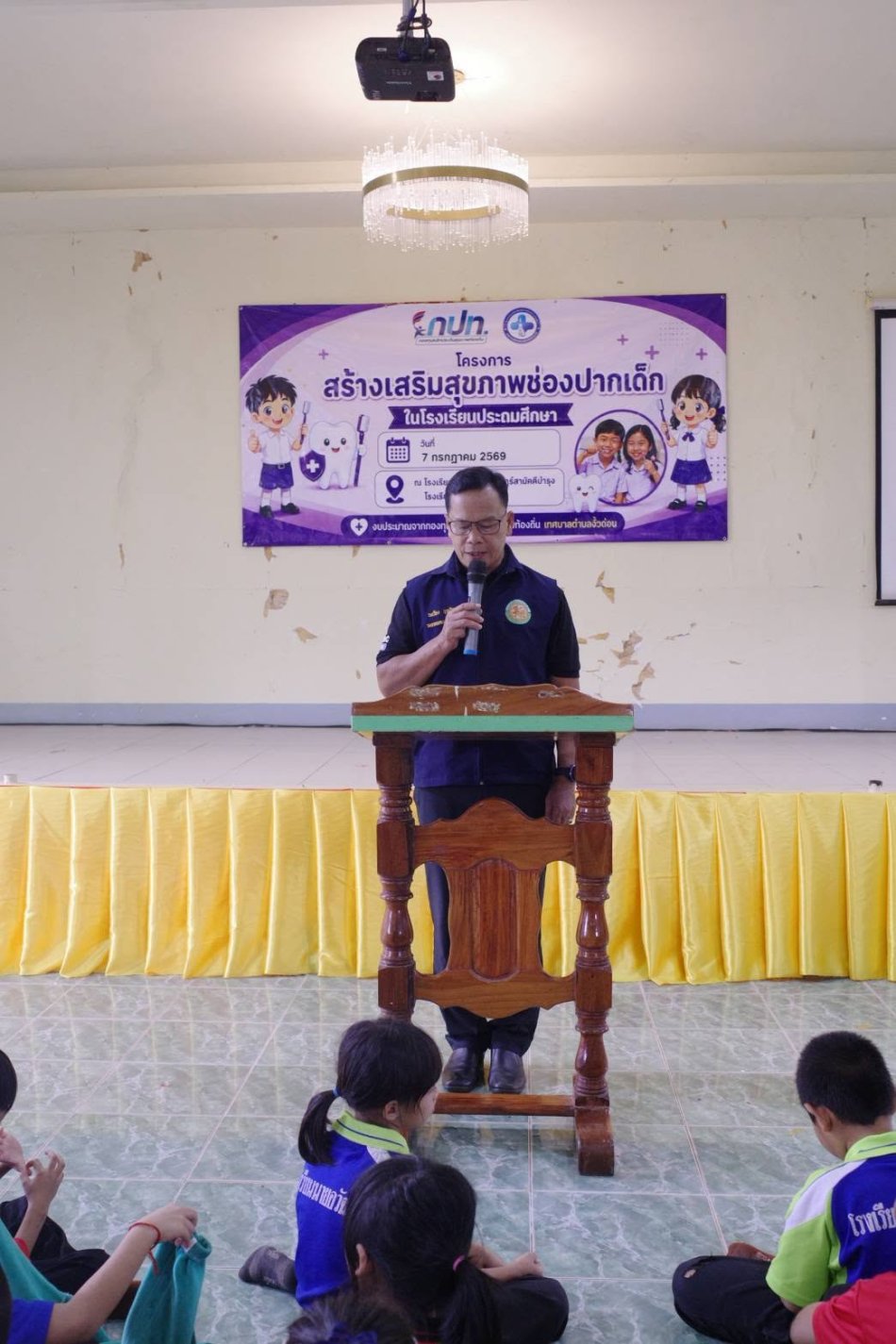 นายถนอม​ สมผล​ นายกเทศมนตรีตำบลงิ้วด่อน​ มอบหมาย​ให้​ พ.ต.ระเวียง​ ฤทธิธรรม​ รองนายกเทศมนตรีตำบลงิ้วด่อน​ เปิดโครงการสร้างเสริมสุขภาพช่องปากเด็ก ณ โรงเรียนนายอวัฒนา