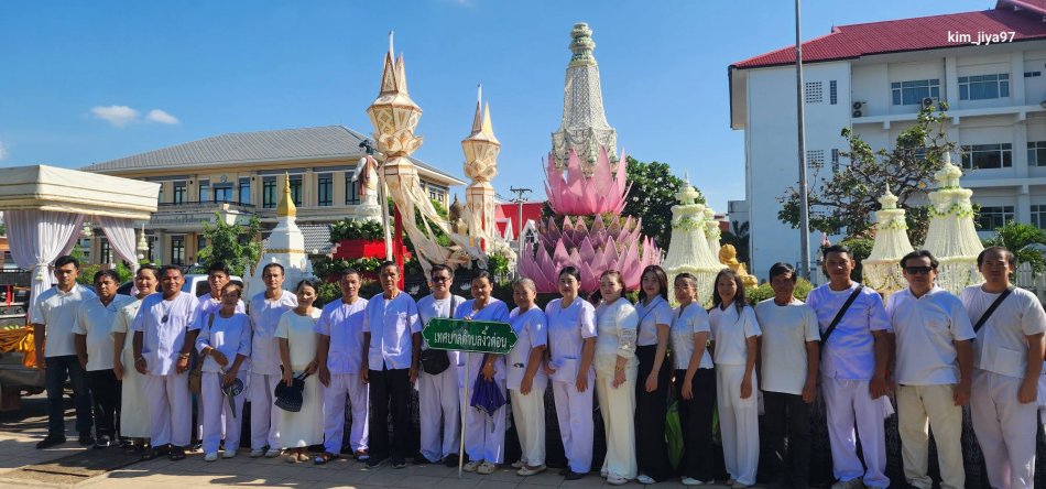 เทศบาลตำบลงิ้วด่อน​ร่วมงานประเพณี แห่โคมบัวบูชา จังหวัดสกลนคร เป็นหนึ่งในงานบุญประเพณีสุดยิ่งใหญ่ที่จัดขึ้นเป็นประจำทุกปีเนื่องใน วันวิสาขบูชา เพื่อสืบสานวัฒนธรรมและถวายเป็นพุทธบูชาตามแนวคิดเมืองแห่ง "ธรรมะ" 
