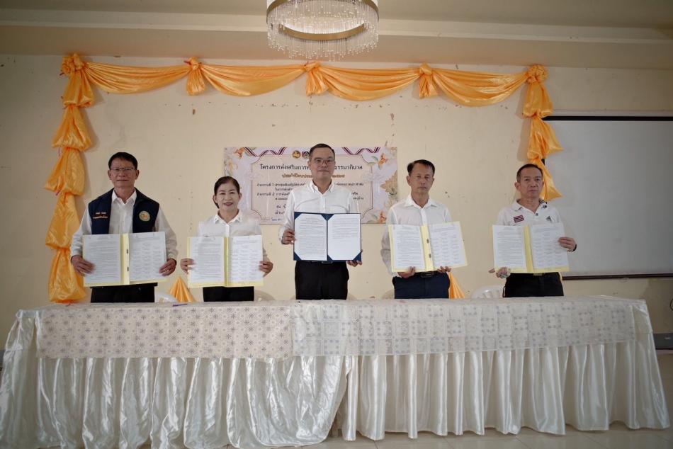 นายถนอม​ สมผล​ นายก​เทศมนตรี​ตำบล​งิ้วด่อน​ พร้อมด้วยคณะผูบริหาร​สมาชิกสภา และผู้นำชุมชนทุกหมูบ้าน​ร่วมเดินรณรงค์โครงการส่งเสริมการพัฒนาชุมชนธรรมาภิบาล ป้องกันการทุจริต​พร้อมลงนามMOU ร่วมต้านการทุจริต​ โดยมีนายวิชาญ​ อิทธิฤกษ์มงคล​ นายอำเภอเมืองสกลนคร​ เป็นประธานเปิดโครงการในครั้งนี้