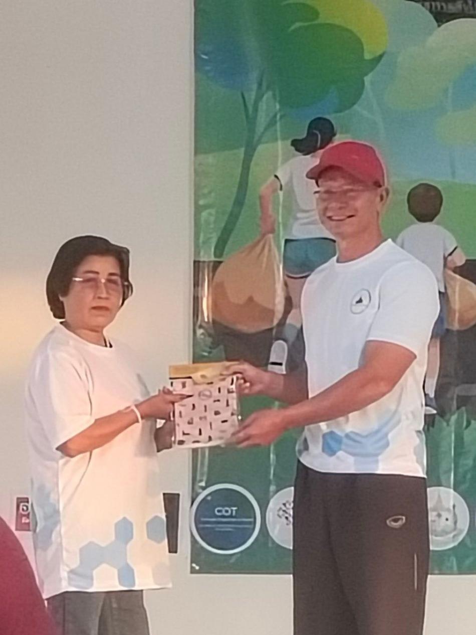 นายถนอม​ สมผล​ นายกเทศมนตรีตำบลงิ้วด่อน ร่วมกิจกรรมธาตุนาเวงออกแสง เดินวิ่งเก็บขยะ เพื่อสังคมเมืองสีเขียวน่าอยู่