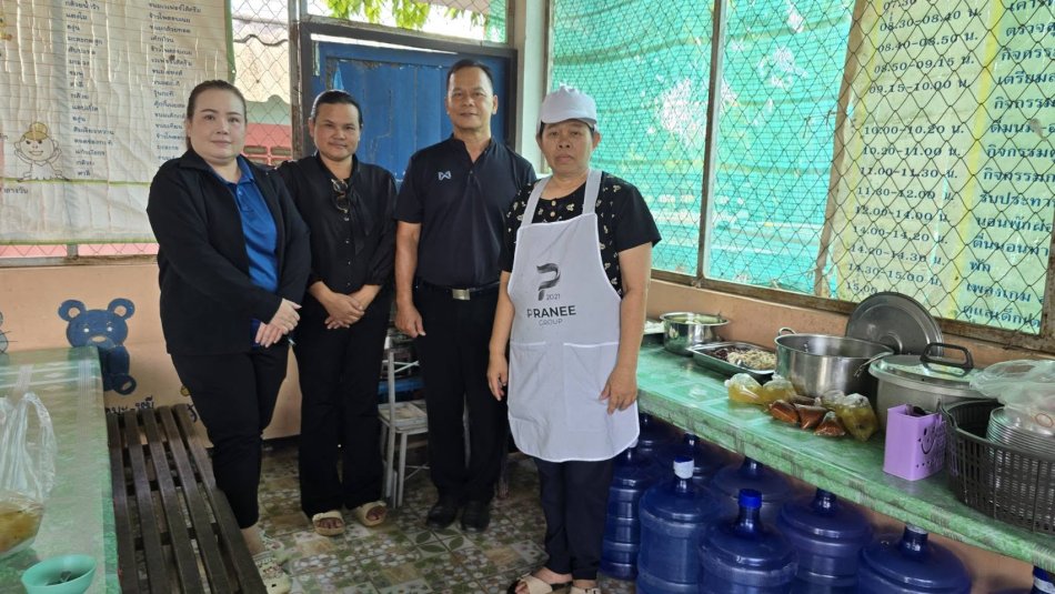 นายถนอม  สมผล  นายกเทศมนตรีตำบลงิ้วด่อน มอบหมายให้พันตรีระเวียง  ฤทธิธรรม องนายกเทศมนตรี ลงพื้นที่ตรวจสอบการดำเนินงานโครงการอาหารกล่างวันศูนย์พัฒนาเด็กเล็กบ้านทับสอและบ้านงิ้วด่อน